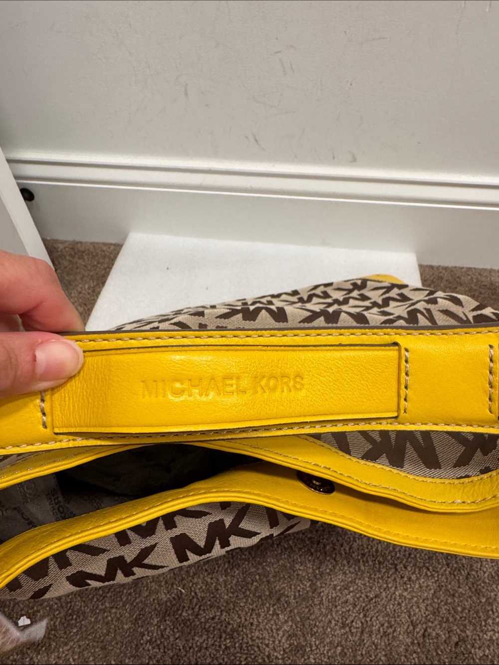 Michael Michael Kors millbrook large jacquard shoulder bag with yellow trim NWT - Picture 10 of 10